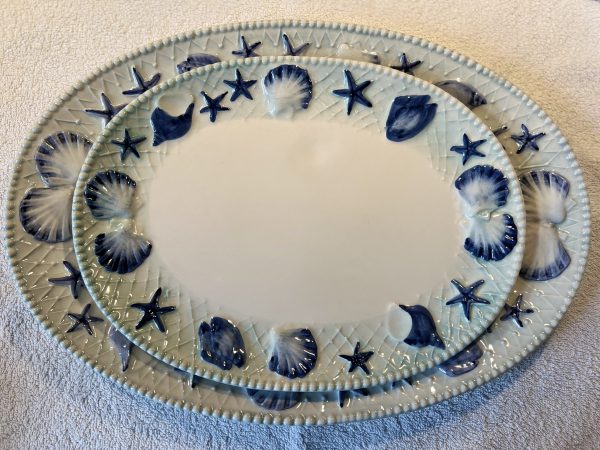 Grand plat bleu coquillages
