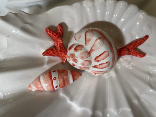 Assiette coquillage corail rouge