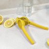 Presse-citron / presse-agrumes jaune